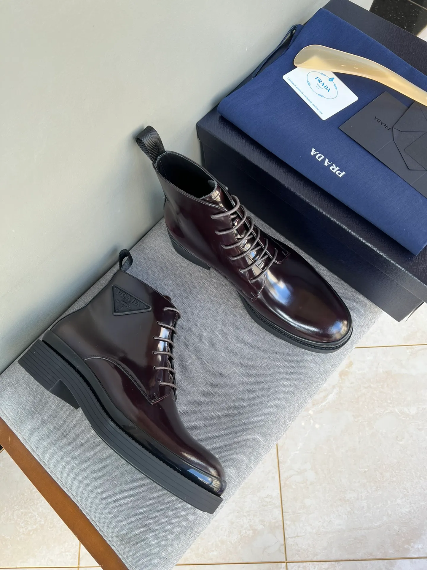 Batch of 1000💰Exclusive hot-selling new Prada Chelsea thick-soled men's shoes, naked boots, imported calf leather on the surface, cow leather on the lining, the outsole is made of private model TPU material, the frosted effect is consistent with the original version, 39-44 in stock (38, 45 custom-made, non-refundable)